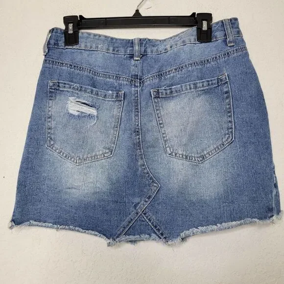 Maurices Light Wash Blue Denim Raw Hem Button Fly Mini Jean Skirt Size 3/4 - Picture 7 of 8